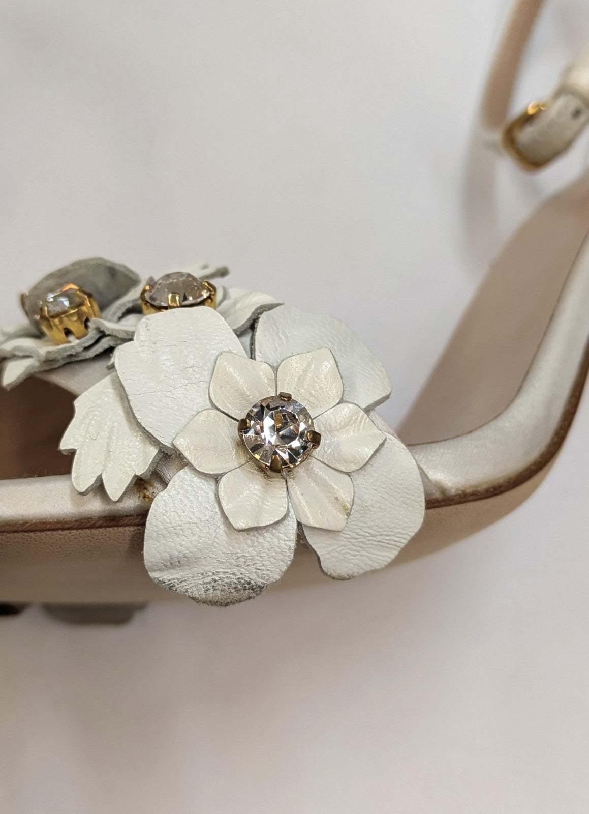 GEDEBE White Floral Ankle-Strap Sandals