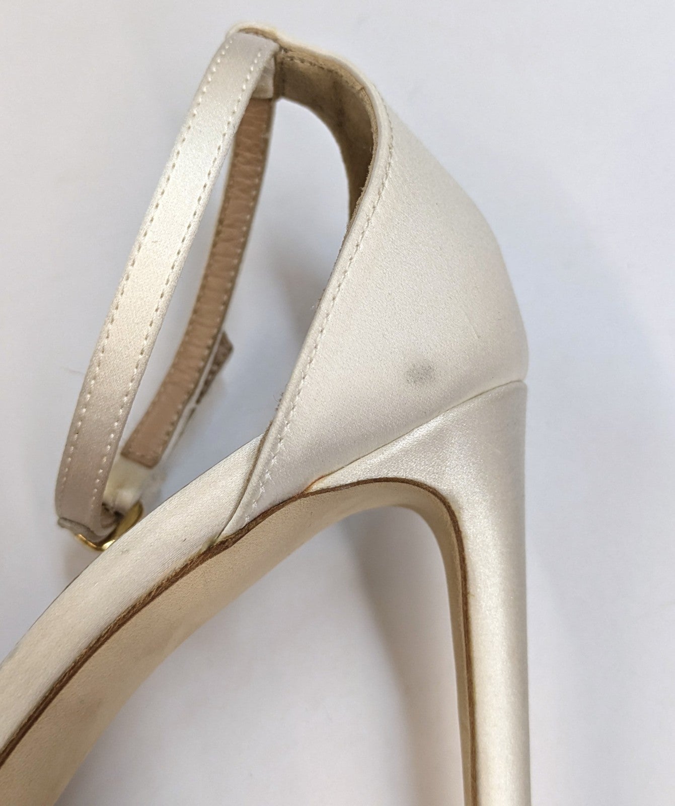GEDEBE White Floral Ankle-Strap Sandals